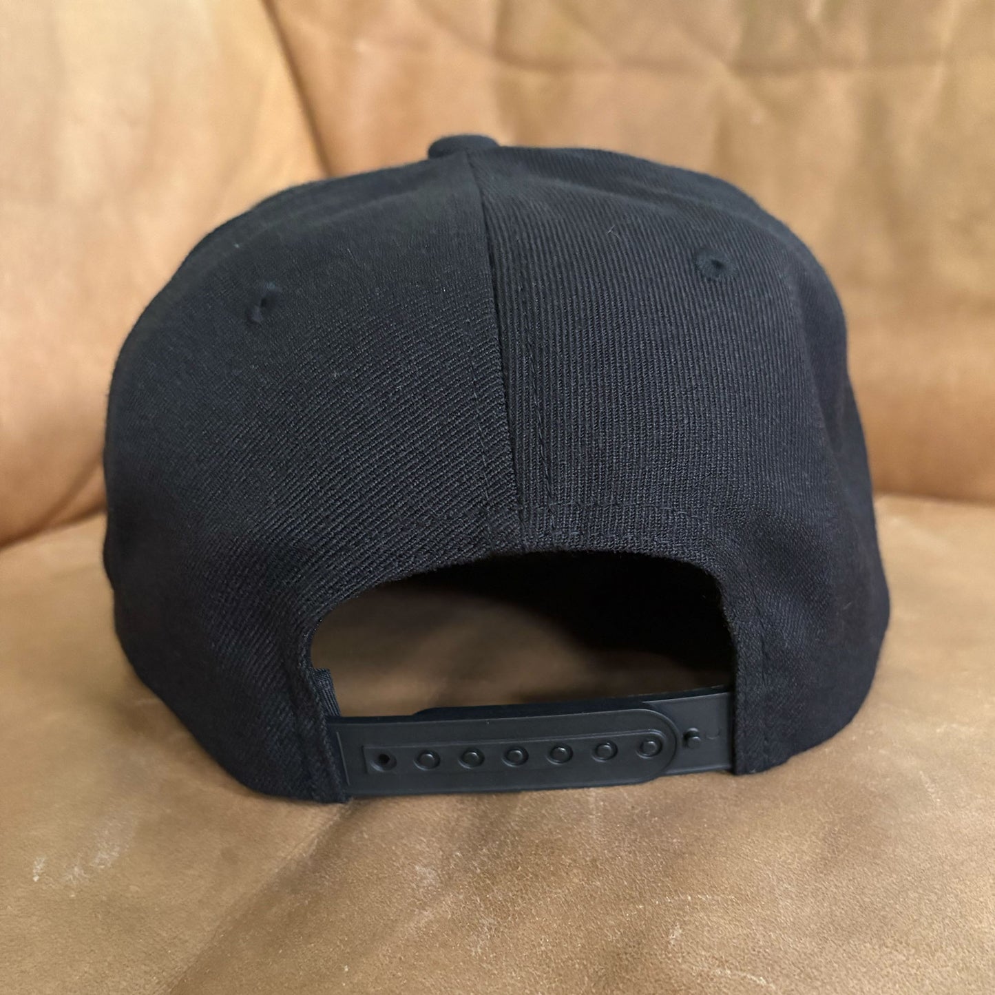 Cambie Camel 5-Panel Snapback (Black)