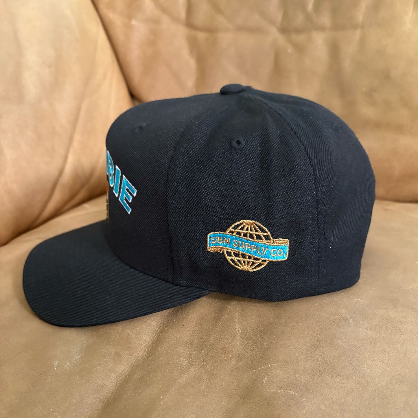 Cambie Camel 5-Panel Snapback (Black)